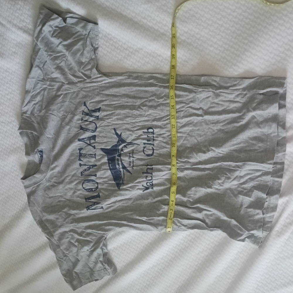 H MV Sport Womens Medium Gray "Montauk Yacht Club" Shark Graphic T-Shirt